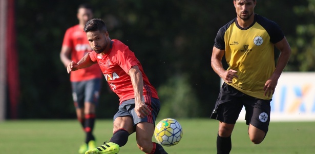 Meia foi um dos destaques do treinamento no Ninho do Urubu