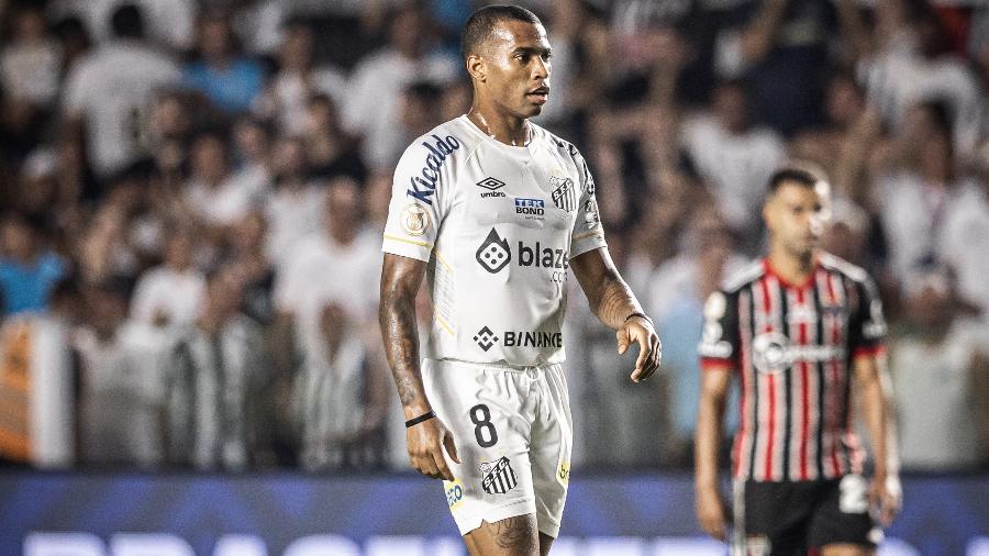 Santos abre o jogo sobre possível contratação de Jean Lucas