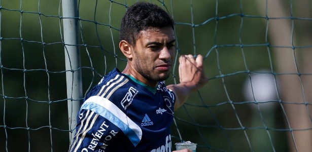 'Grande reforço' do Palmeiras pra 2016 só jogou 24% dos jogos esse ano