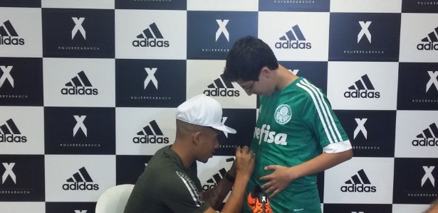 'Neymar é craque de bola. Eu sou um garoto sossegado', diz Gabriel Jesus