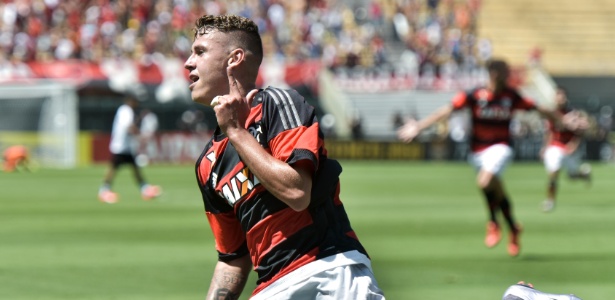 matheus-savio-do-flamengo-comemora-gol-d