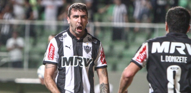 Lucas Pratto comemora gol marcado pelo Atlético-MG contra o Palmeiras, no Independência