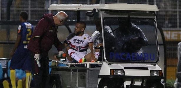 Carlinhos foi atacado pela torcida em empate contra o Grêmio