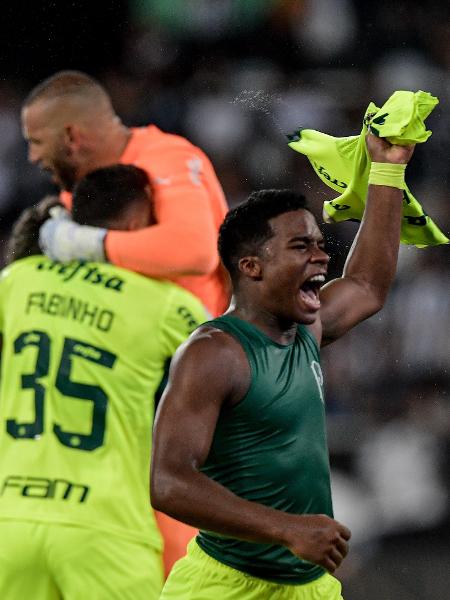 Palmeiras reverte 3 a 0 e vira sobre o Botafogo em jogo histórico