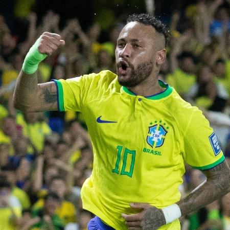 Neymar homenageou Pelé ao dar soco no ar durante Brasil x Bolívia