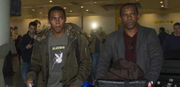 Esquerdista e controlador, pai do corintiano Elias mede cada passo do filho