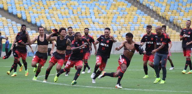 A descontração dos jogadores do Flamengo no treino de reconhecimento do Maracanã
