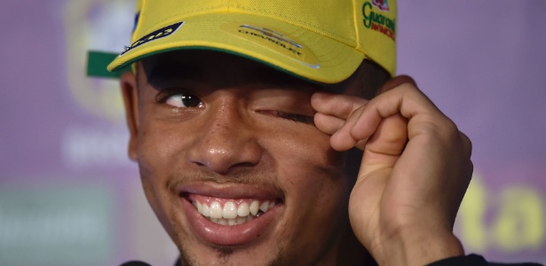 De olho no City, Jesus pede dicas a Fernandinho e quer mudar alimentação