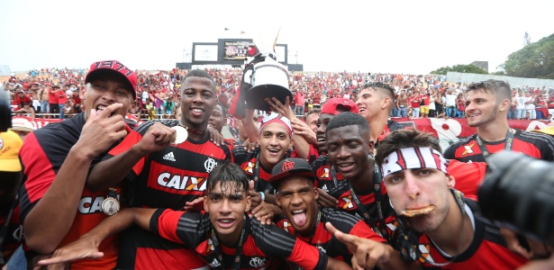 Juniores do Flamengo comemoram título, o terceiro do clube na Copinha