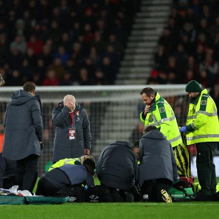 Jogador do Luton Town sofre paragem cardíaca e colapsa em campo