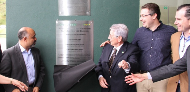 Ministro George Hilton (à esq.), indicado pelo PRB (e pela Igreja Universal) para o Ministério dos Esportes, preferiu deixar o partido a largar o cargo no governo