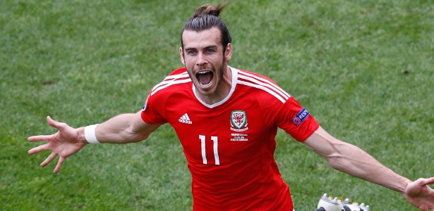 Gareth Bale comemora gol de País de Gales contra a Eslováquia