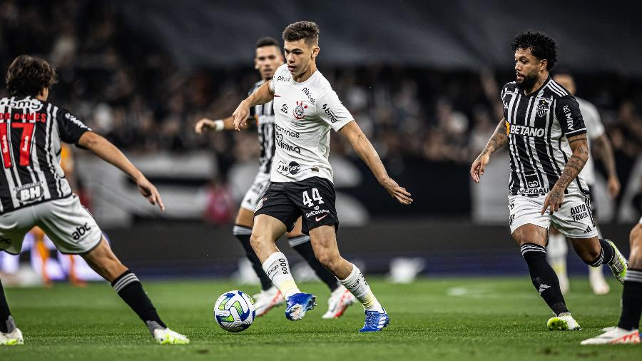 Diretor do PSG vem ao Brasil assistir jogo do Corinthians de olho em  Moscardo; saiba detalhes