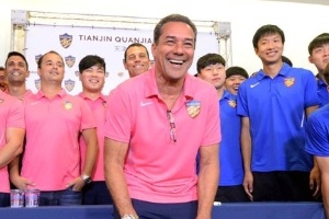 Alexandre Vidal/Divulgação Luxemburgo enfrenta situação conturbada no comando do Tianjin Quanjian