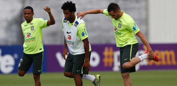 Com titulares na academia, Tite prepara seus reservas para o clássico