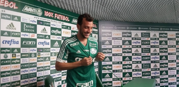 Sempre campeão, Dracena quer ficar marcado no Palmeiras: 'Não é só passar'