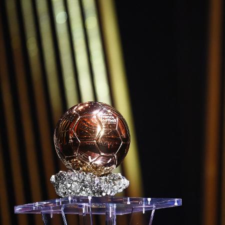Troféu Melhor Jogador Futebol Prêmio Ballon Bola De Ouro