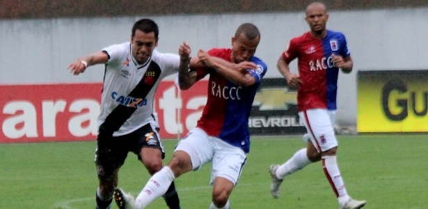 Gol da vitória do Vasco saiu logo após a substituição de Júnior Dutra (foto)