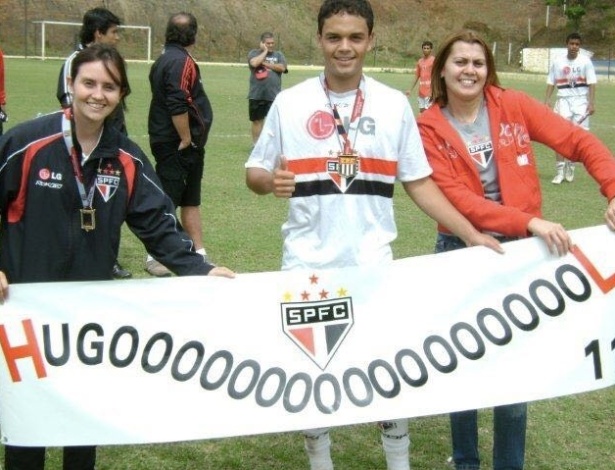 Hugo Leonardo comemora um dos títulos na carreira da base no São Paulo