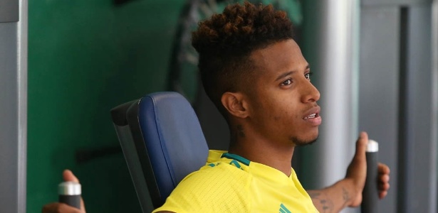 Tchê Tchê nega medidas contra torcedor após caso de racismo e diz: 'Passou'