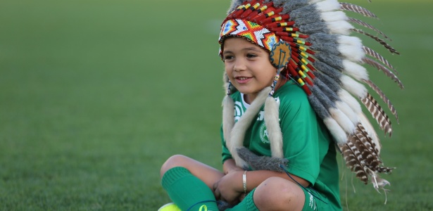 Carlos Miguel, 5 anos, costumava entrar em campo ao lado dos jogadores da Chape