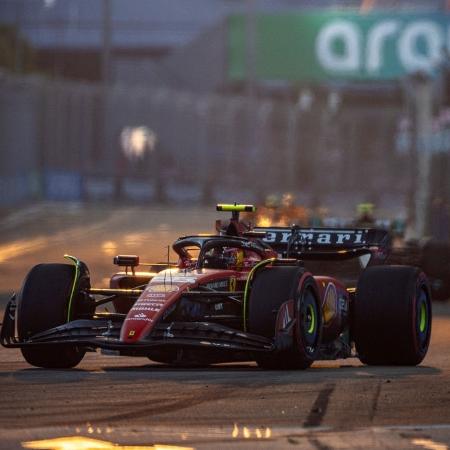 Sainz larga na pole do GP da Singapura e Verstappen fica fora do