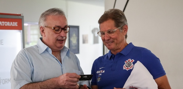 Demissão por telefone e imagem arranhada: a mágoa de Oswaldo no Corinthians