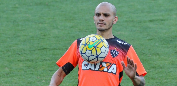 Fábio Santos reencontra o Corinthians e dá dicas para o Atlético-MG vencer