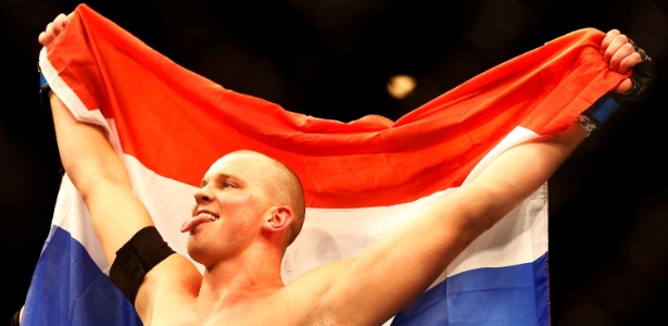 Stefan Struve derrota Antonio Pezão no UFC Holanda