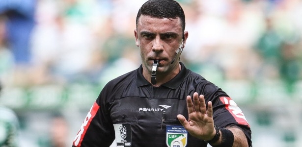 Corinthians está sendo beneficiando pela arbitragem? Blogueiros avaliam