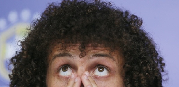 David Luiz tem virado problema constantemente para Dunga