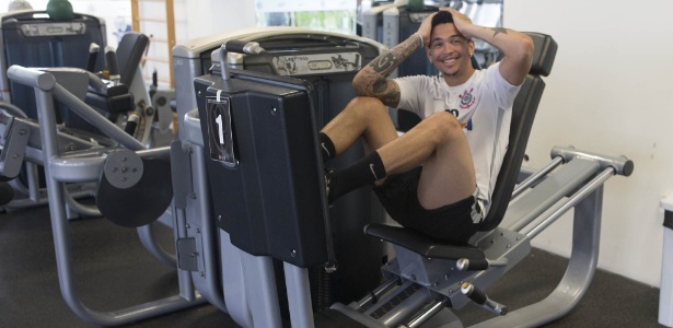 Luciano se recupera de cirurgia realizada no joelho direito