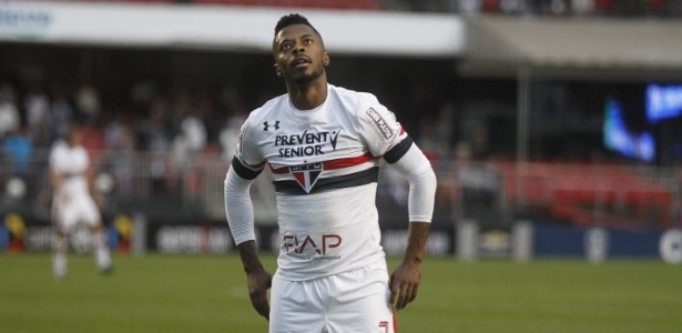 Santos ofereceu dois atletas que estão emprestados em troca de Michel Bastos