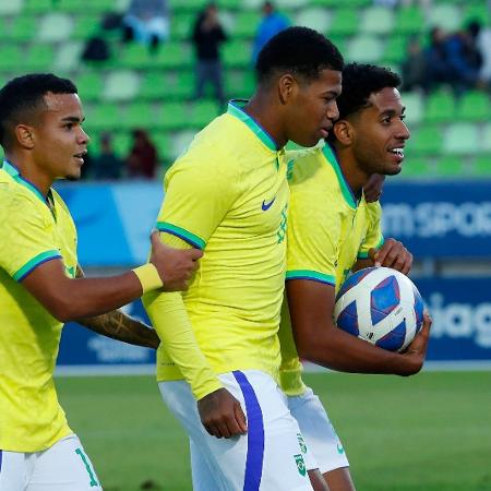 Brasil sofre, mas vence Estados Unidos na estreia do futebol no Pan 2023