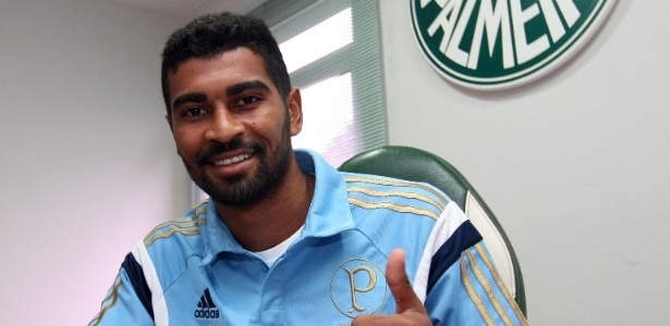 Volante contratado pode estrear pelo Palmeiras contra o Joinville