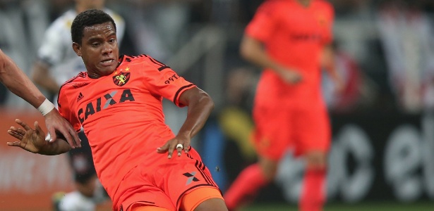 Rithely faz acordo com Corinthians, mas ainda espera negociação com Sport