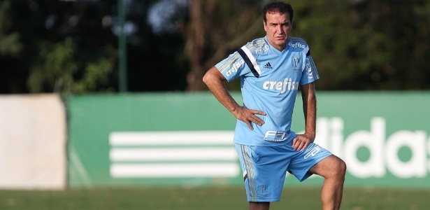 Cuca lamenta falta de padrão por sequência de jogos e problemas físicos 
