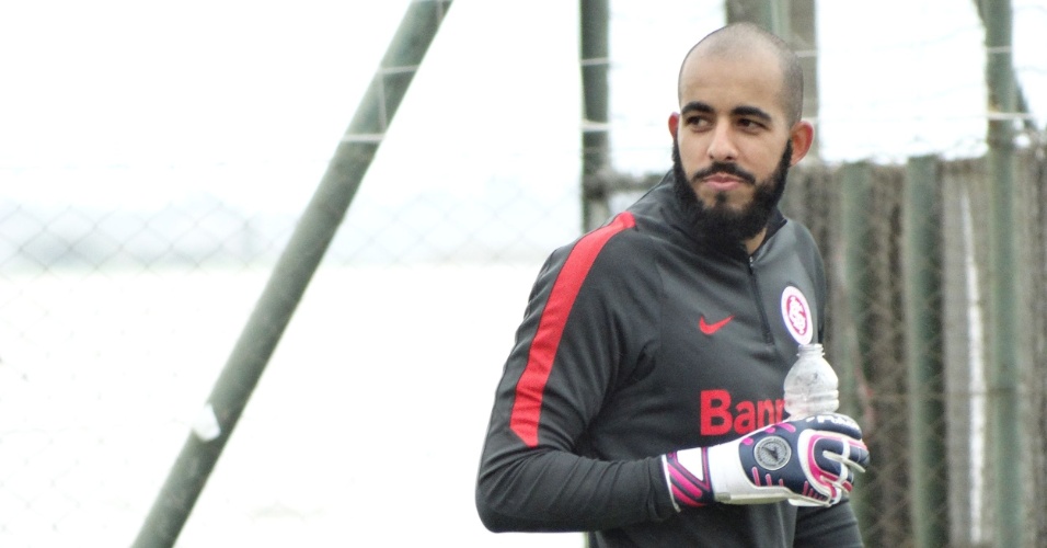 Danilo Fernandes está voltando ao gol Colorado