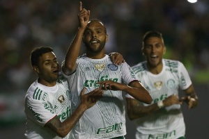 Um ponto separa o Palmeiras-16 do Corinthians campeão em 2015