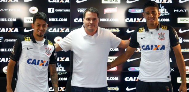 Lincom (à direita) é campeão brasileiro pelo Corinthians e também deixou o clube