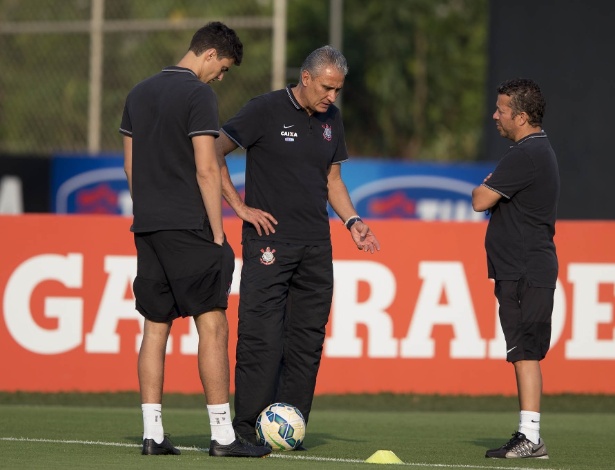 Campanha histórica aumenta poder de Tite e faz Corinthians ceder a desejos