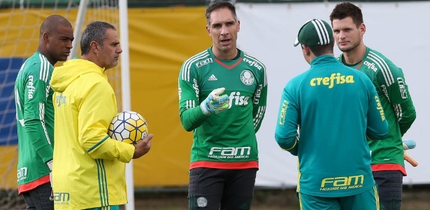 Substituto de Prass tem primeiro teste e pressão 'do passado' pela frente