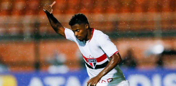 Michel Bastos assinou a rescisão de contrato com o São Paulo