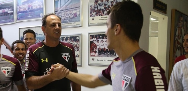 Rogério Ceni espera a chegada de mais dois ou três jogadores 