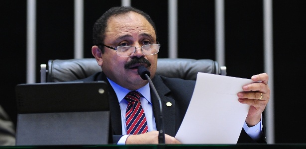Maranhão é acusado de receber R$ 370 mil em salários como 'professor fantasma'