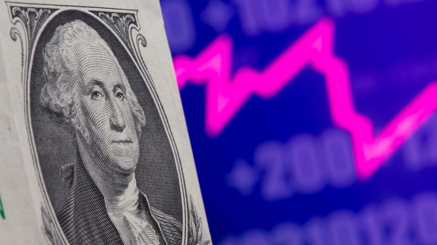 Dólar cai 1,84% e fecha cotado a R$ 5,25 com decisão sobre juros nos EUA;  Ibovespa sobe