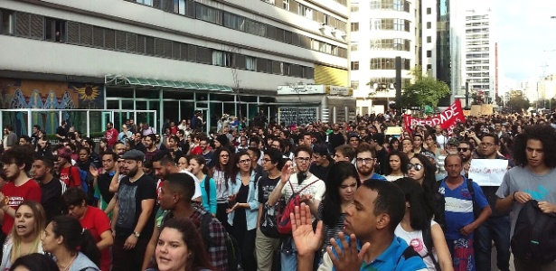 Protesto contra Temer chega à Avenida Paulista - Wellington Ramalhoso/UOL