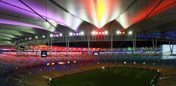 Maracanã experimenta novo sistema de iluminação composto por 480 projetores e capaz de emitir 100 tons de cores
