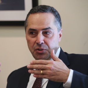 O advogado Luís Roberto Barroso toma posse nesta quarta-feira no STF