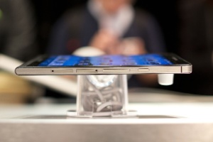 Huawei lança smartphone mais fino do mundo  (Foto: Justin Allis/AFP)